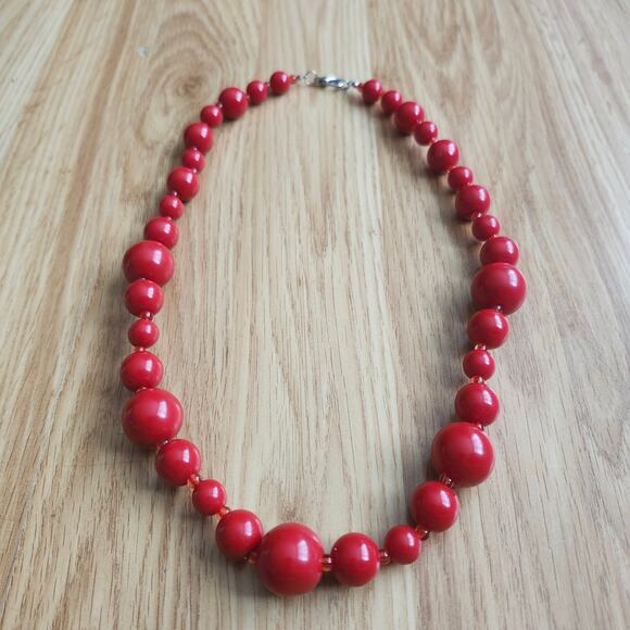 Red Graduated Bead Necklace 25in Lobster Clasp Chunky Retro Holiday Valentines - Picture 3 of 8